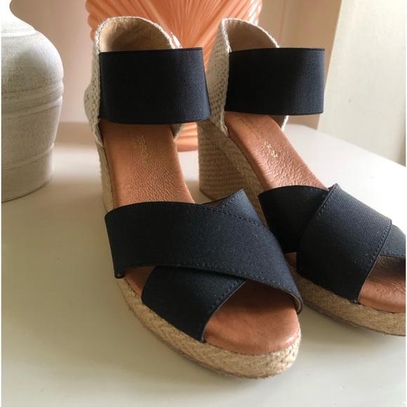 Andre Assous Espadrille Wedge Sandal Black Stretch Straps Leather Spain Size 7 - Picture 15 of 16